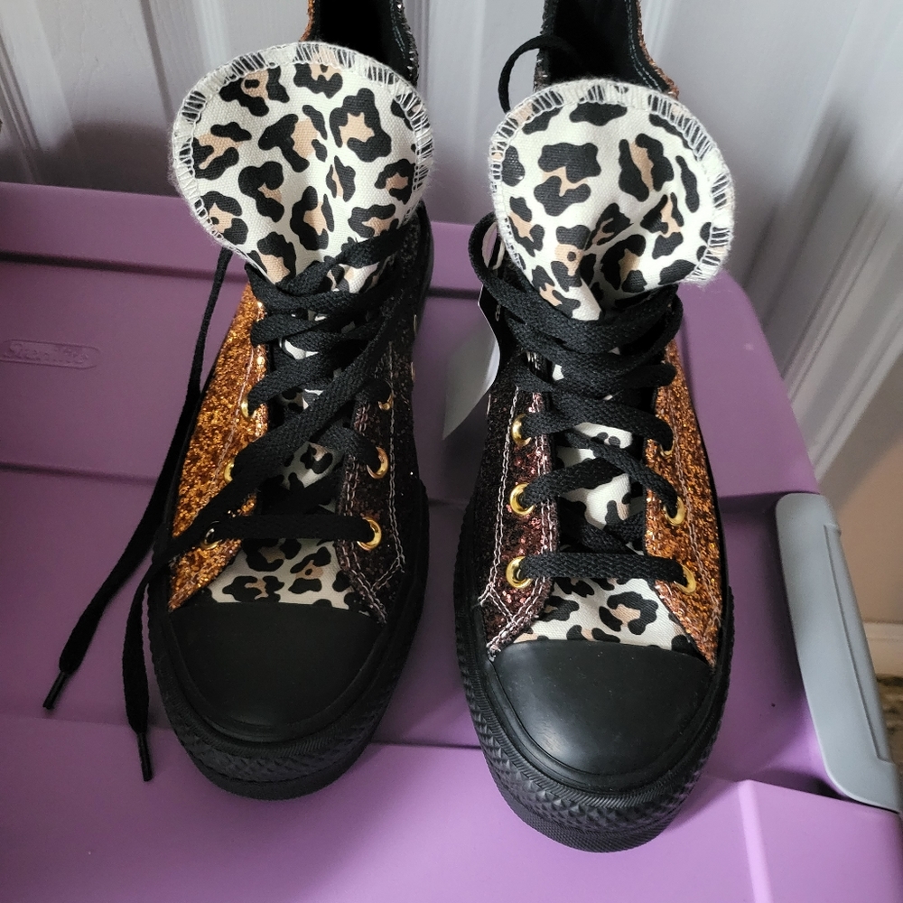 Brand new custom made Converse